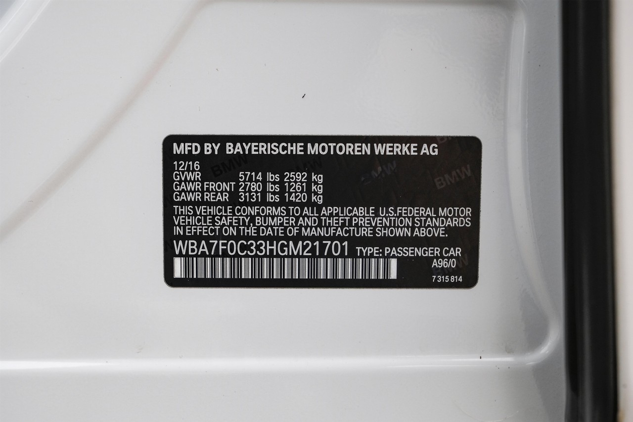 BMW 750i Vehicle Main Gallery Image 58