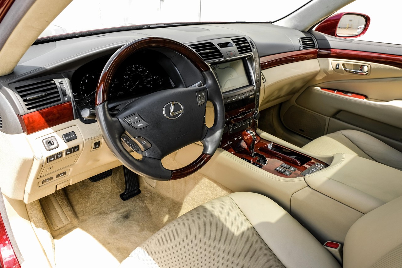 Lexus LS 600h L Vehicle Main Gallery Image 03