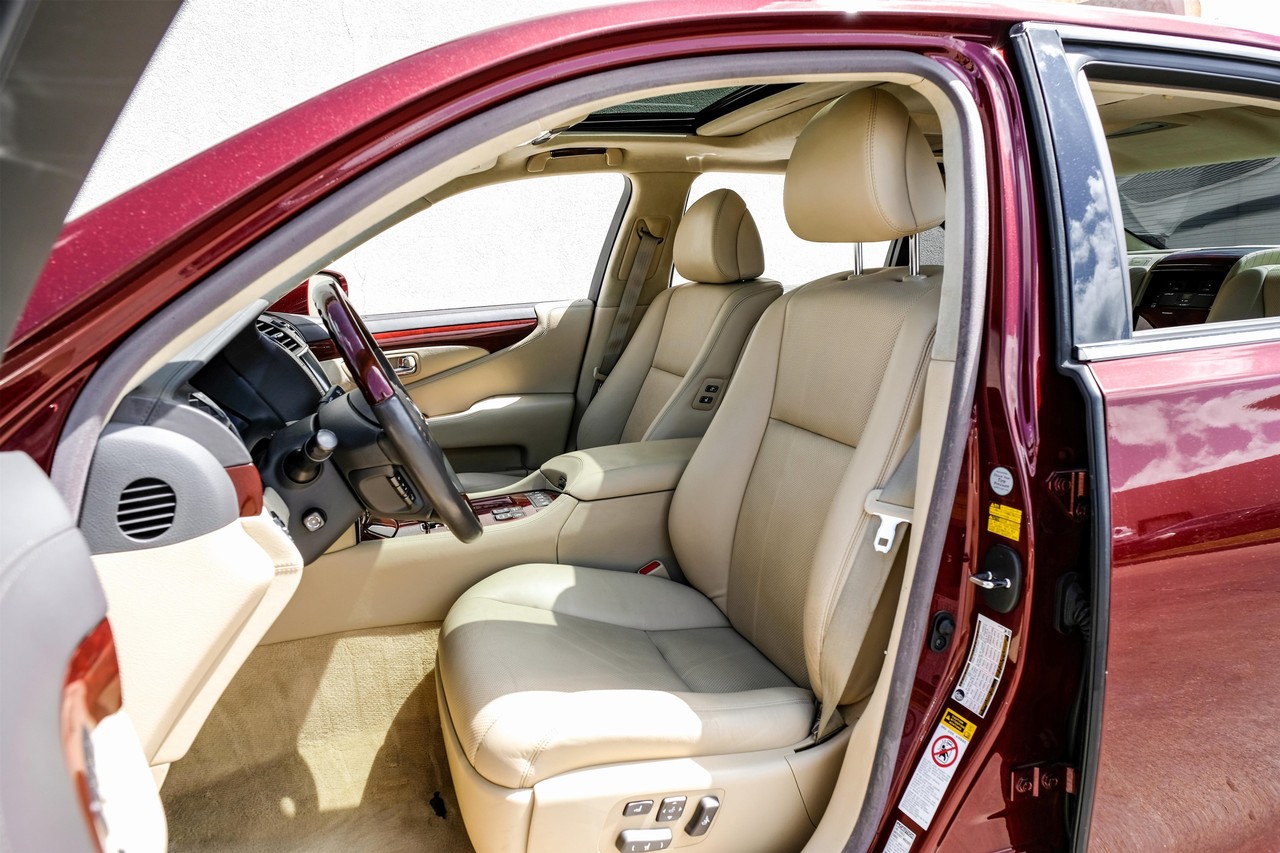 Lexus LS 600h L Vehicle Main Gallery Image 04