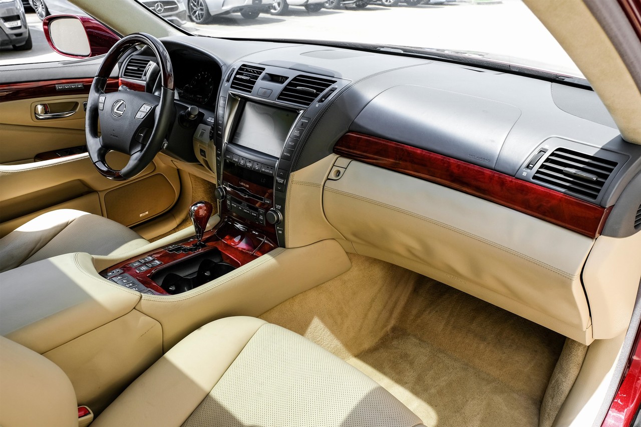 Lexus LS 600h L Vehicle Main Gallery Image 13