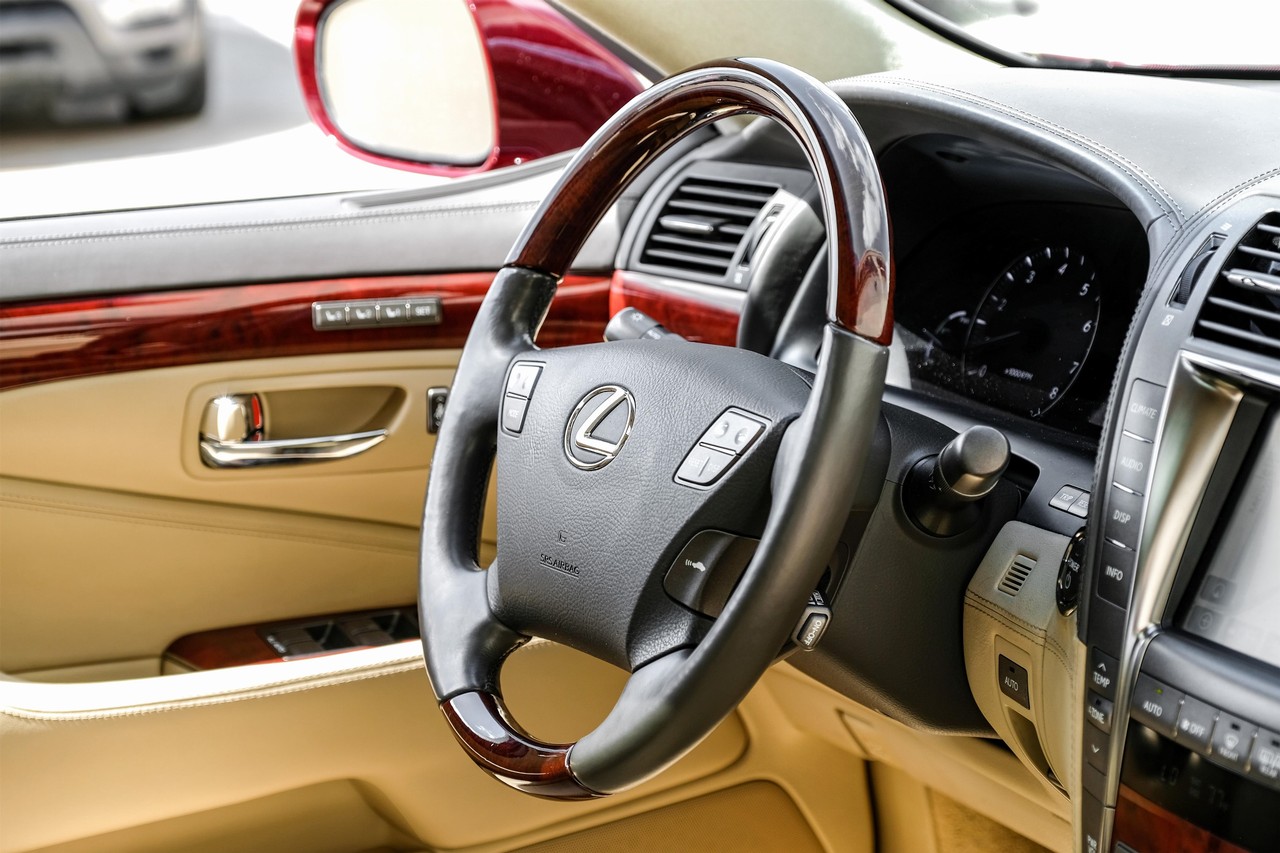 Lexus LS 600h L Vehicle Main Gallery Image 14