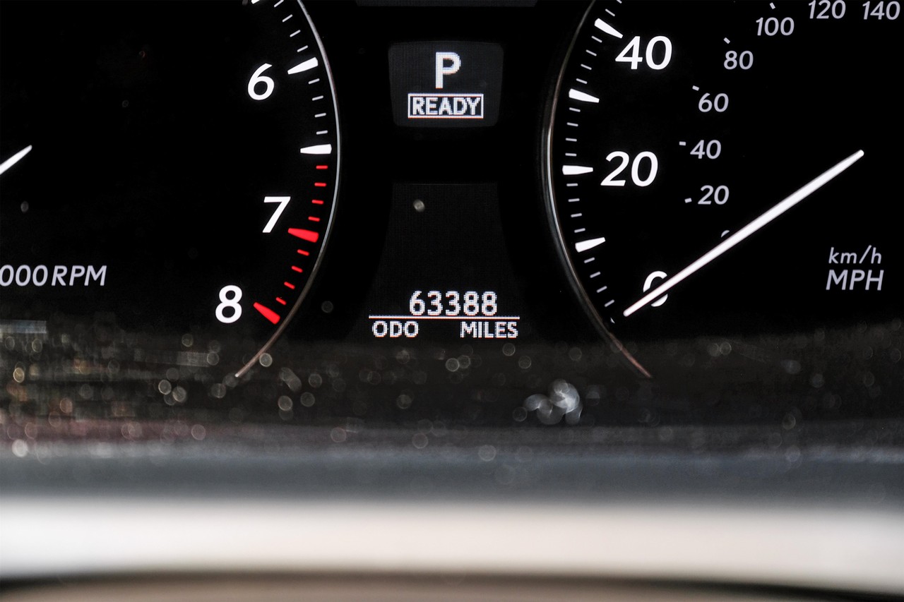 Lexus LS 600h L Vehicle Main Gallery Image 21