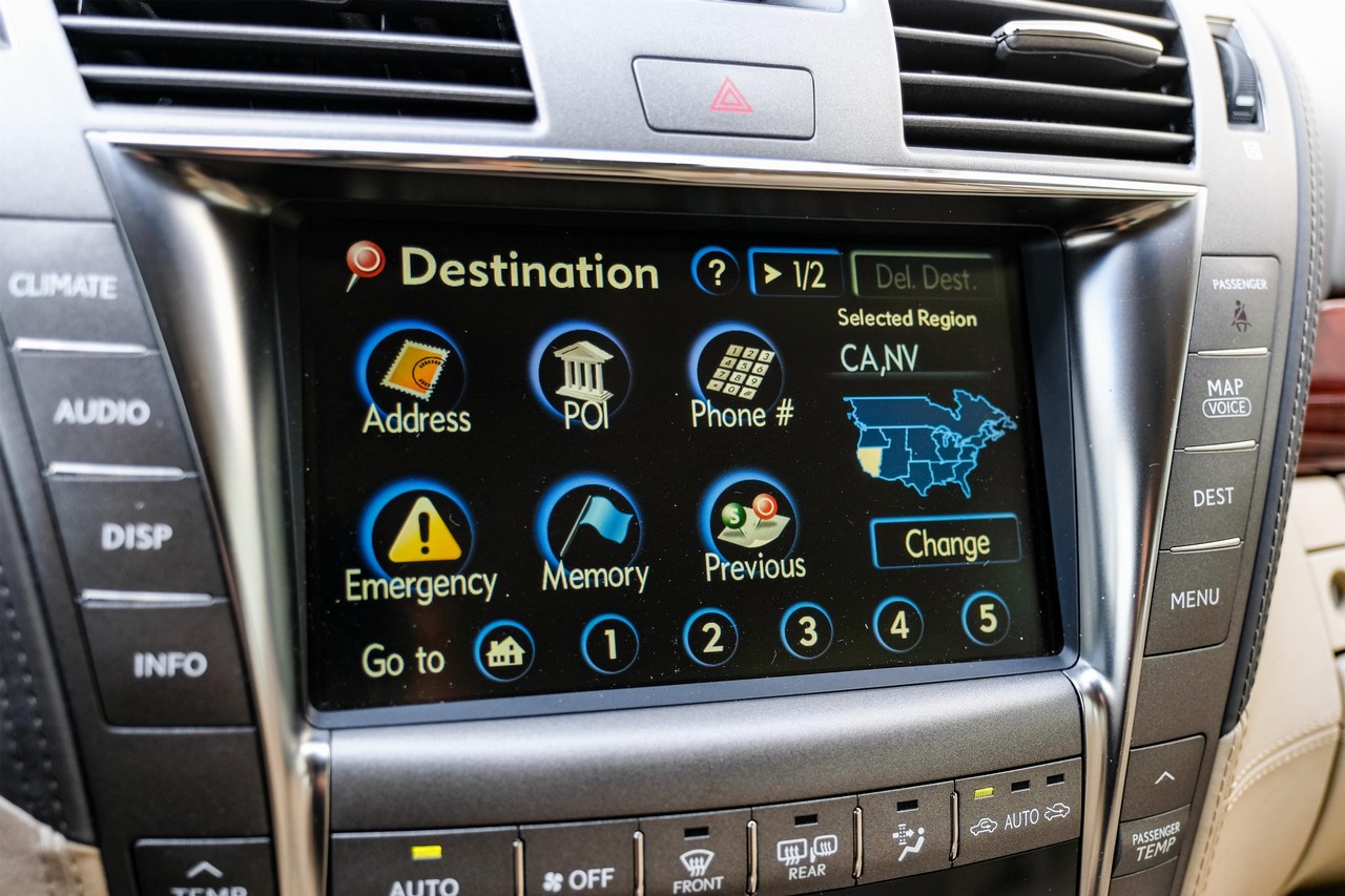 Lexus LS 600h L Vehicle Main Gallery Image 22