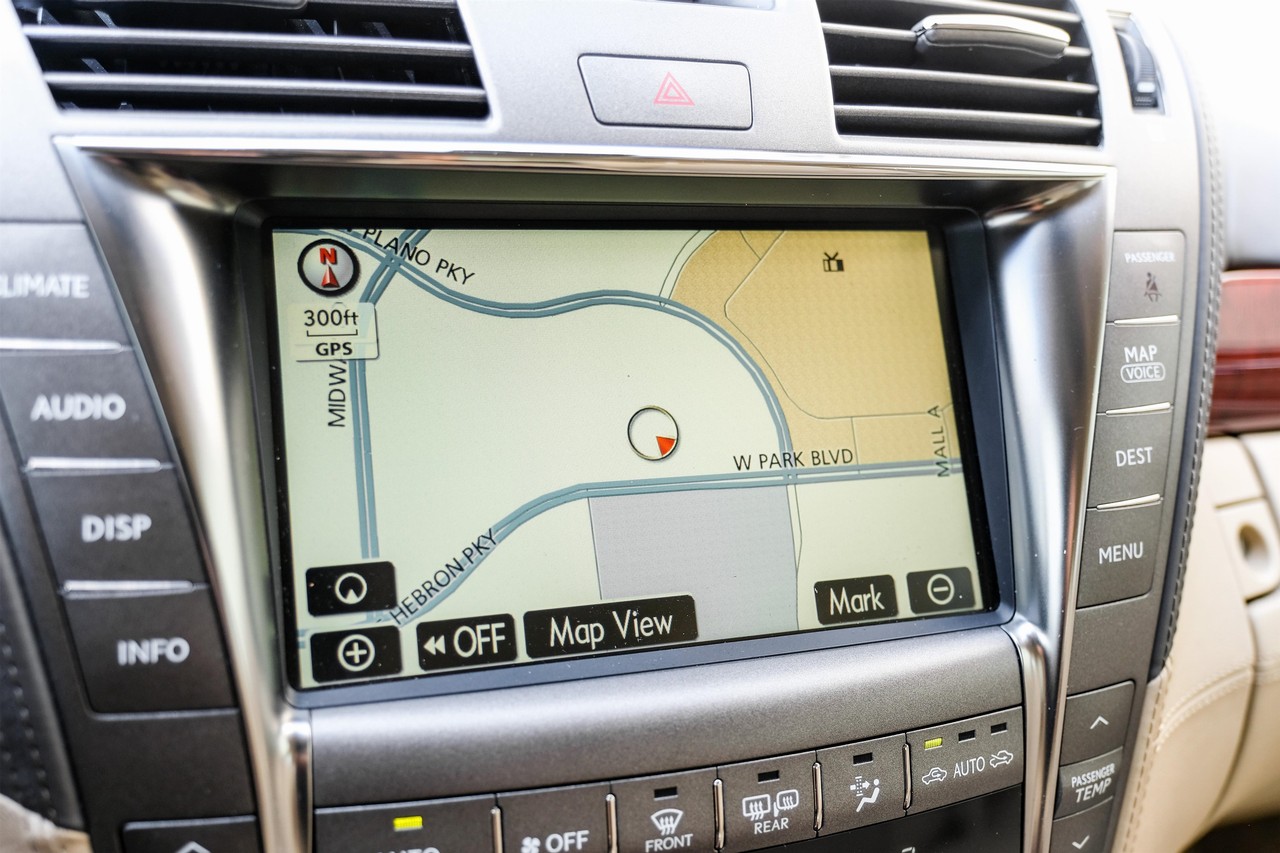 Lexus LS 600h L Vehicle Main Gallery Image 23
