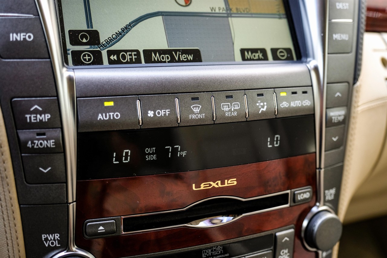 Lexus LS 600h L Vehicle Main Gallery Image 28
