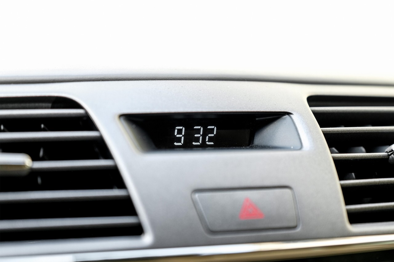 Lexus LS 600h L Vehicle Main Gallery Image 30