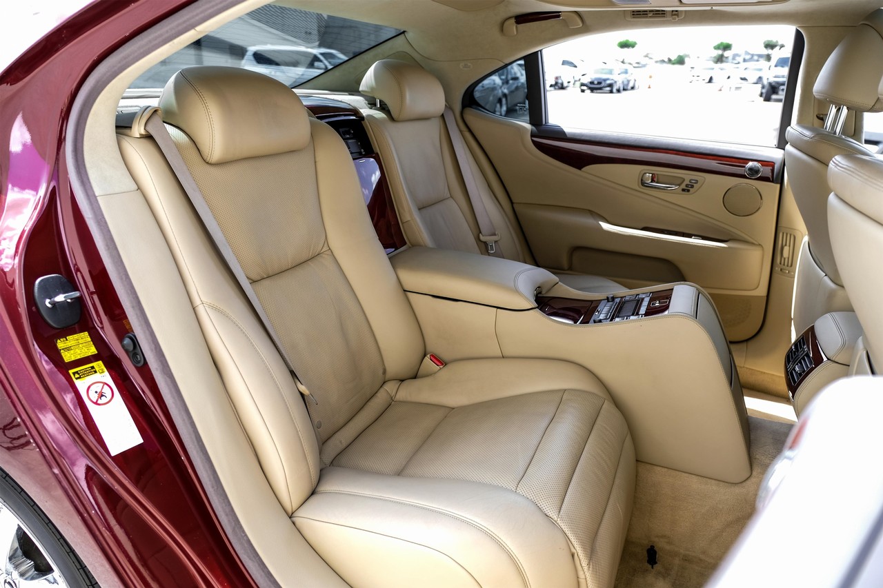 Lexus LS 600h L Vehicle Main Gallery Image 35