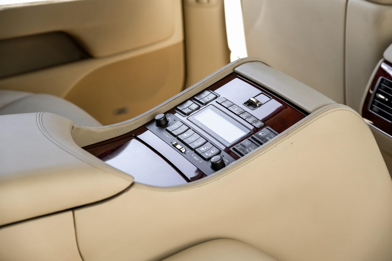 Lexus LS 600h L Vehicle Main Gallery Image 37