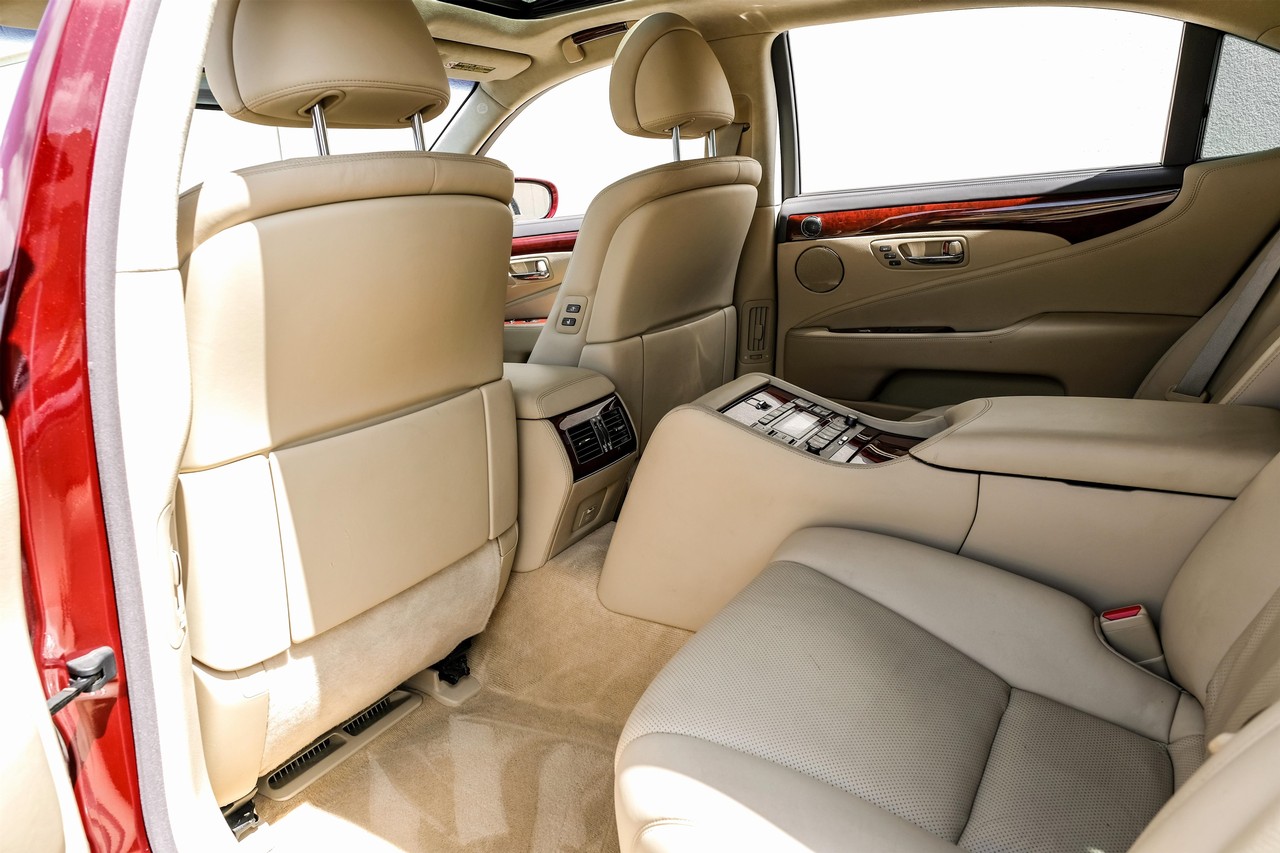 Lexus LS 600h L Vehicle Main Gallery Image 40