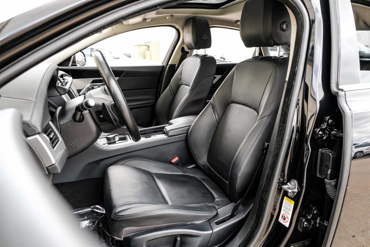 Jaguar XF Vehicle Main Gallery Image 04