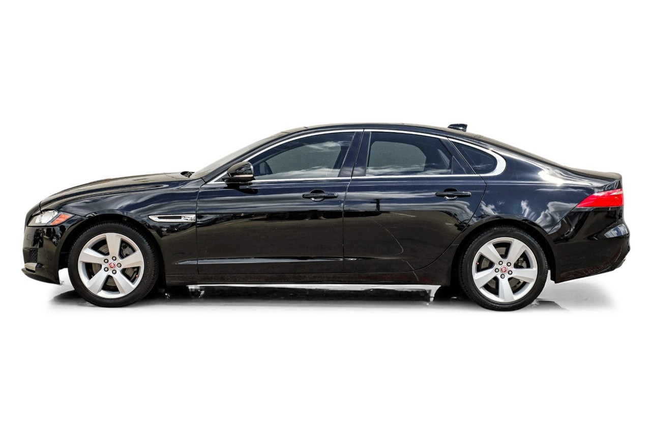 Jaguar XF Vehicle Main Gallery Image 12