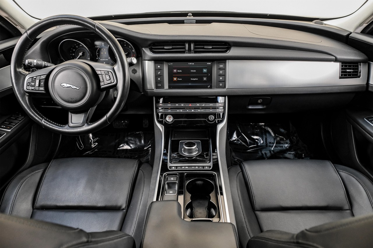 Jaguar XF Vehicle Main Gallery Image 15