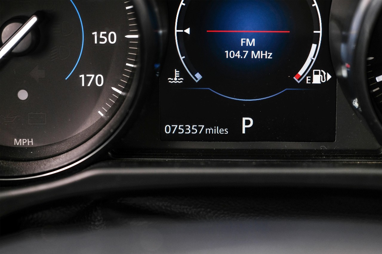 Jaguar XF Vehicle Main Gallery Image 21