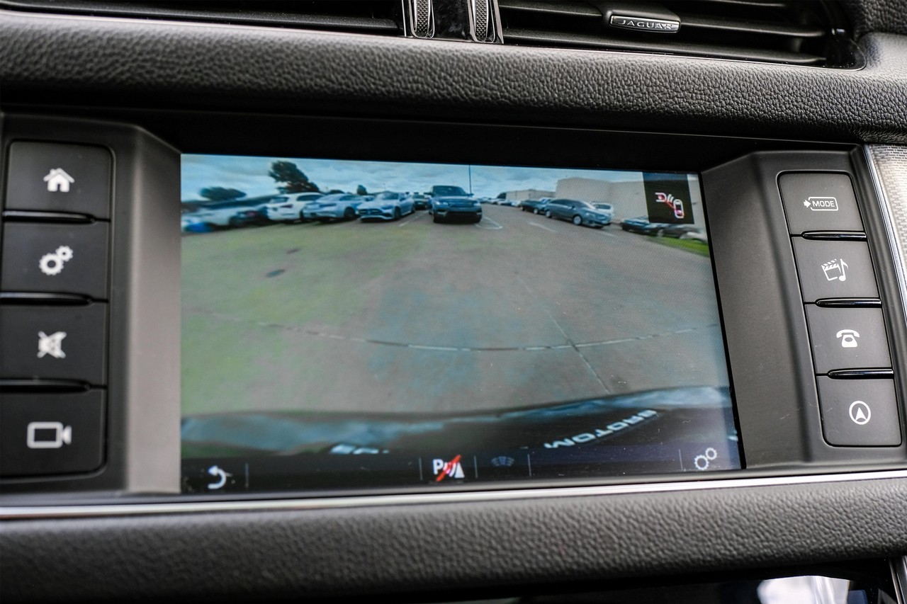 Jaguar XF Vehicle Main Gallery Image 23