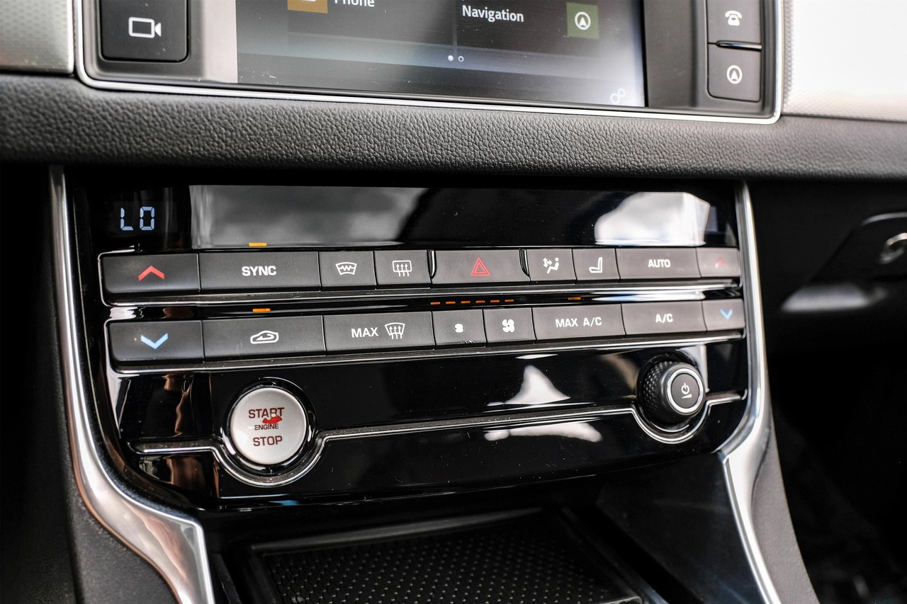 Jaguar XF Vehicle Main Gallery Image 28