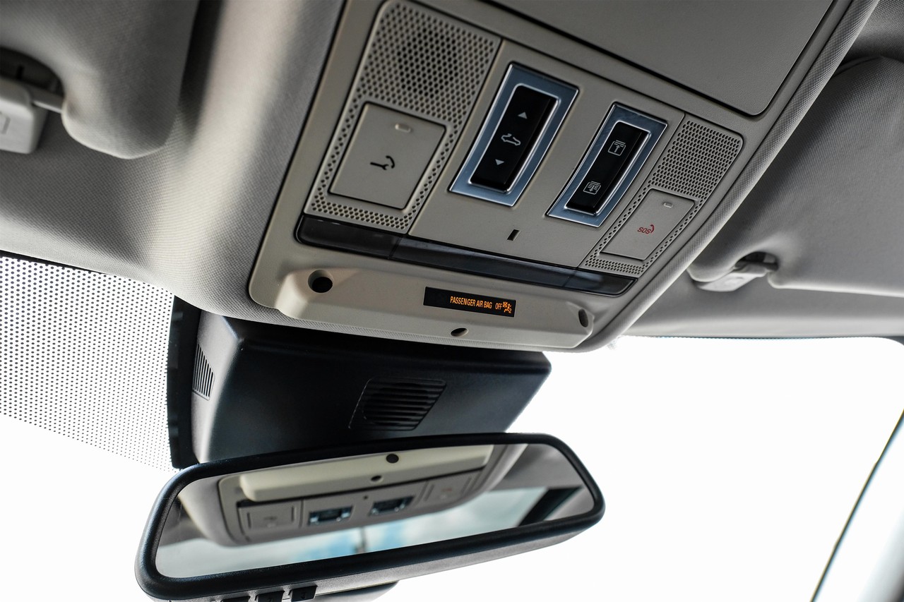 Jaguar XF Vehicle Main Gallery Image 29