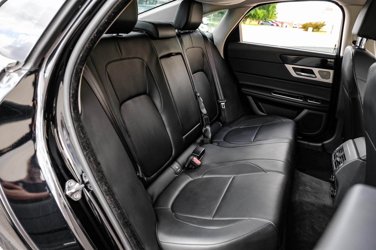 Jaguar XF Vehicle Main Gallery Image 35