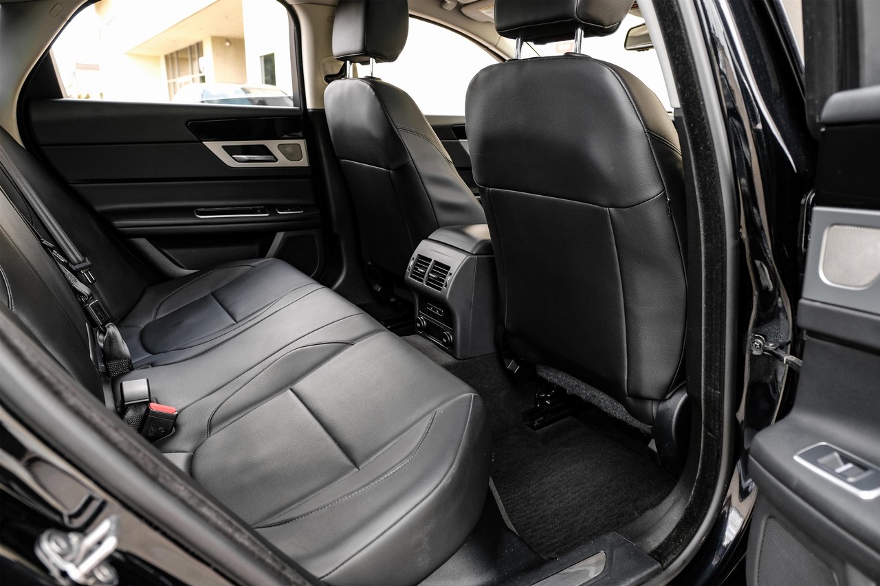 Jaguar XF Vehicle Main Gallery Image 36