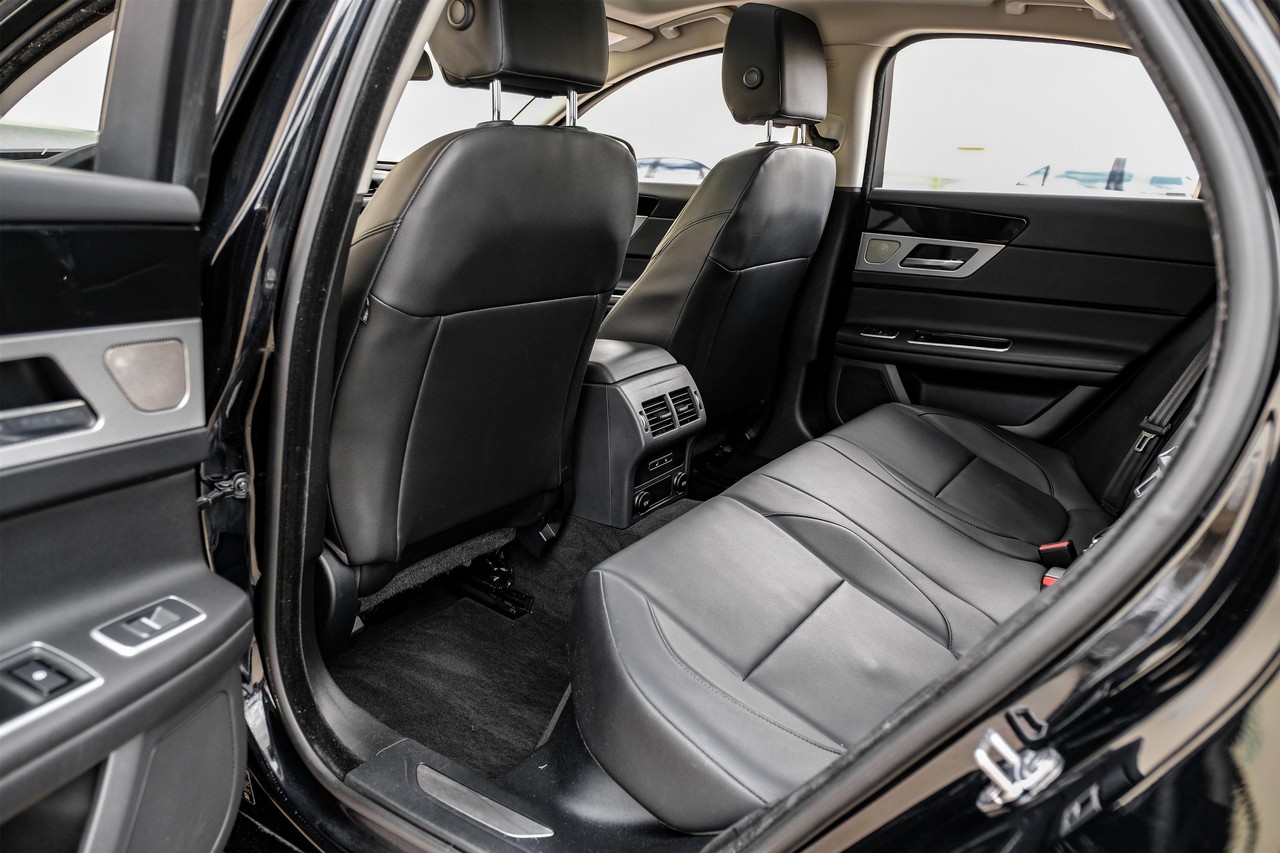 Jaguar XF Vehicle Main Gallery Image 37