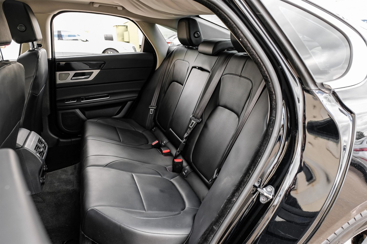 Jaguar XF Vehicle Main Gallery Image 38