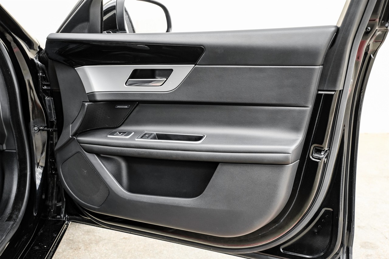 Jaguar XF Vehicle Main Gallery Image 42