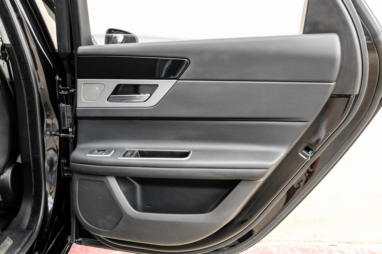 Jaguar XF Vehicle Main Gallery Image 44