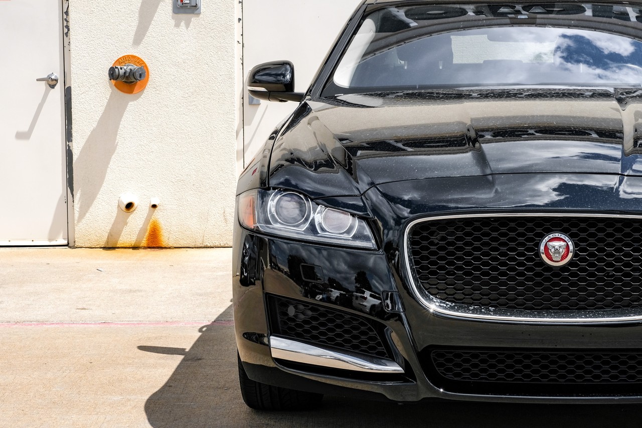 Jaguar XF Vehicle Main Gallery Image 45