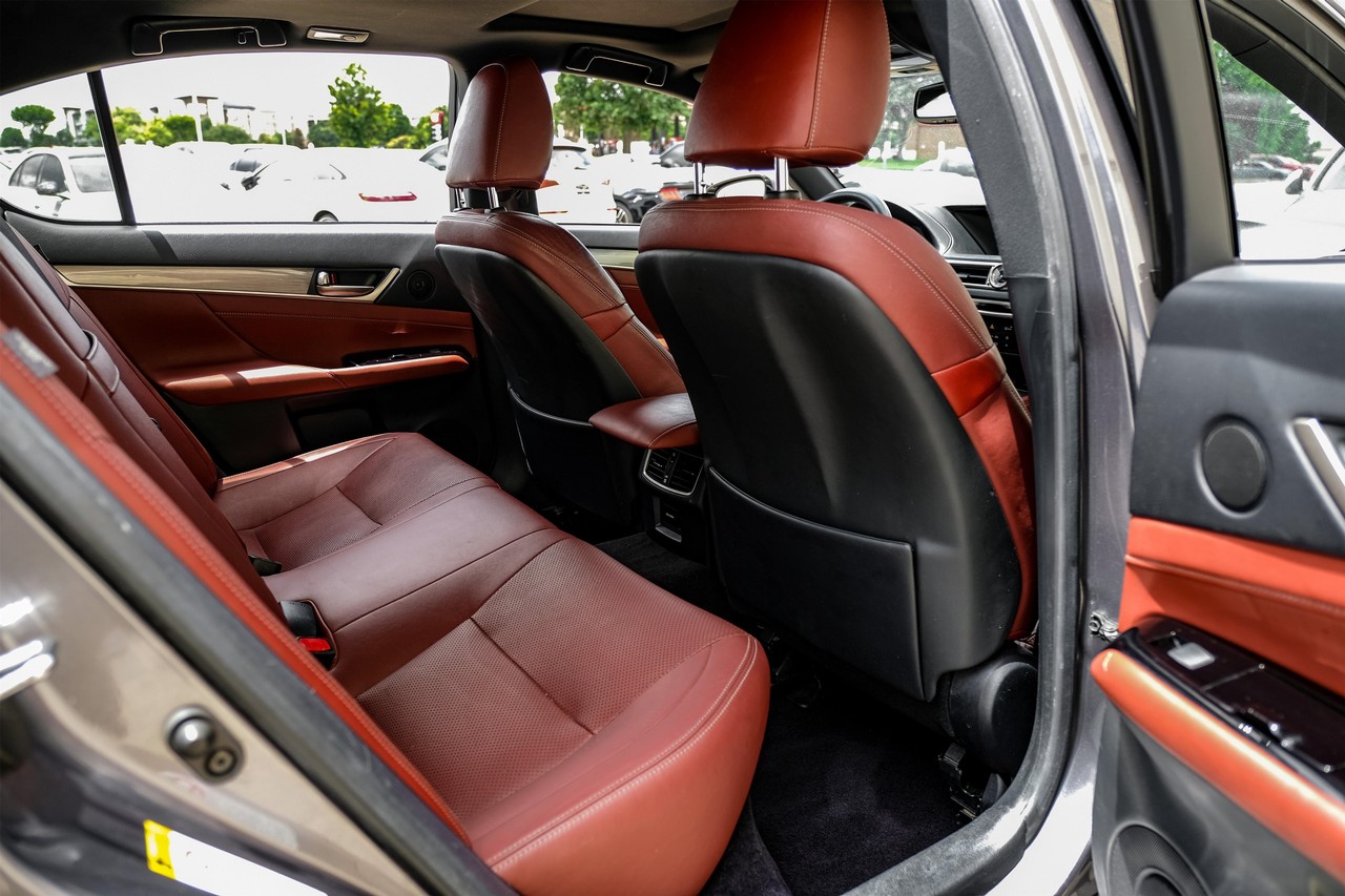 Lexus GS 350 Vehicle Main Gallery Image 36