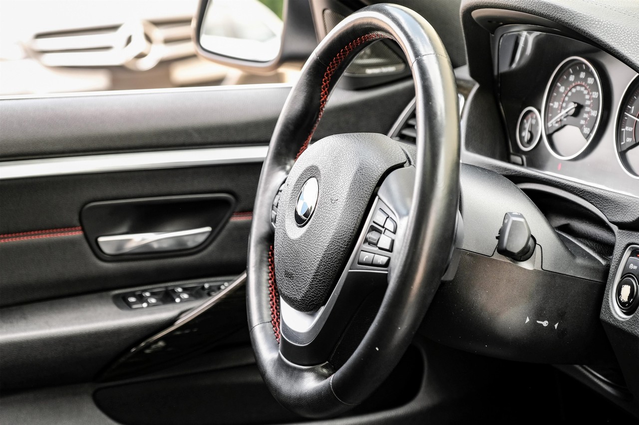 BMW 4 Series Vehicle Main Gallery Image 14