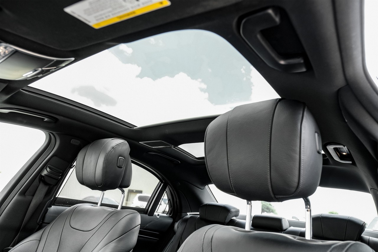 Mercedes-Benz S-Class Vehicle Main Gallery Image 04