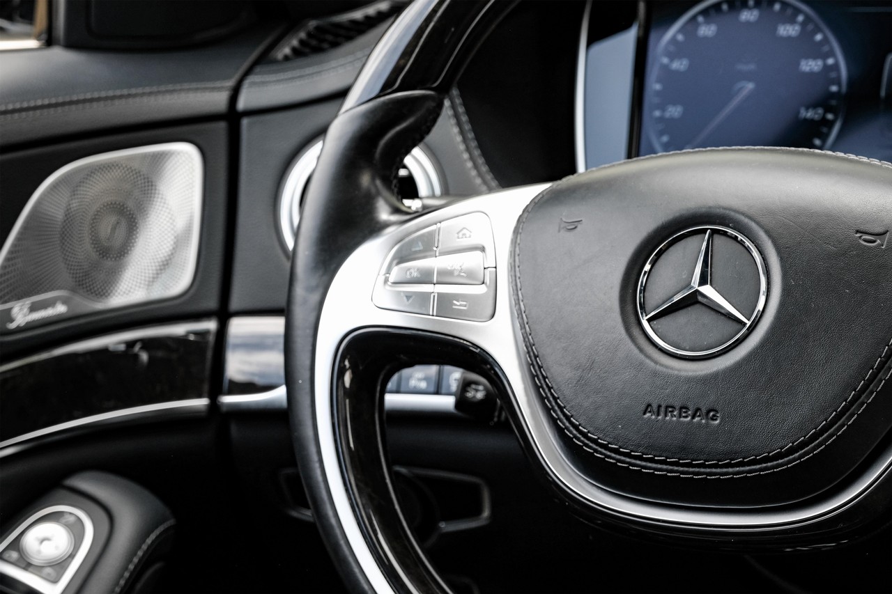 Mercedes-Benz S-Class Vehicle Main Gallery Image 17