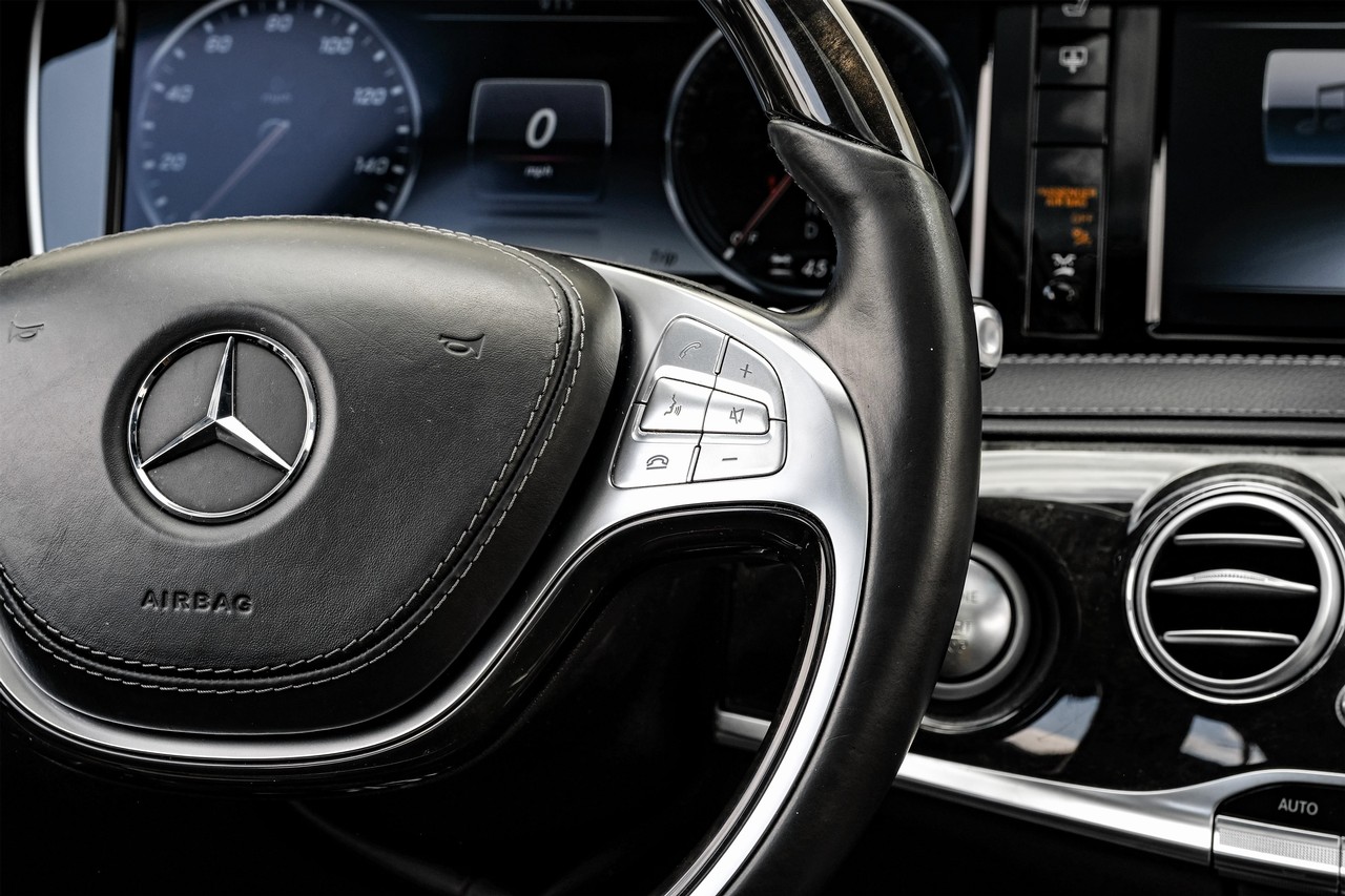 Mercedes-Benz S-Class Vehicle Main Gallery Image 18