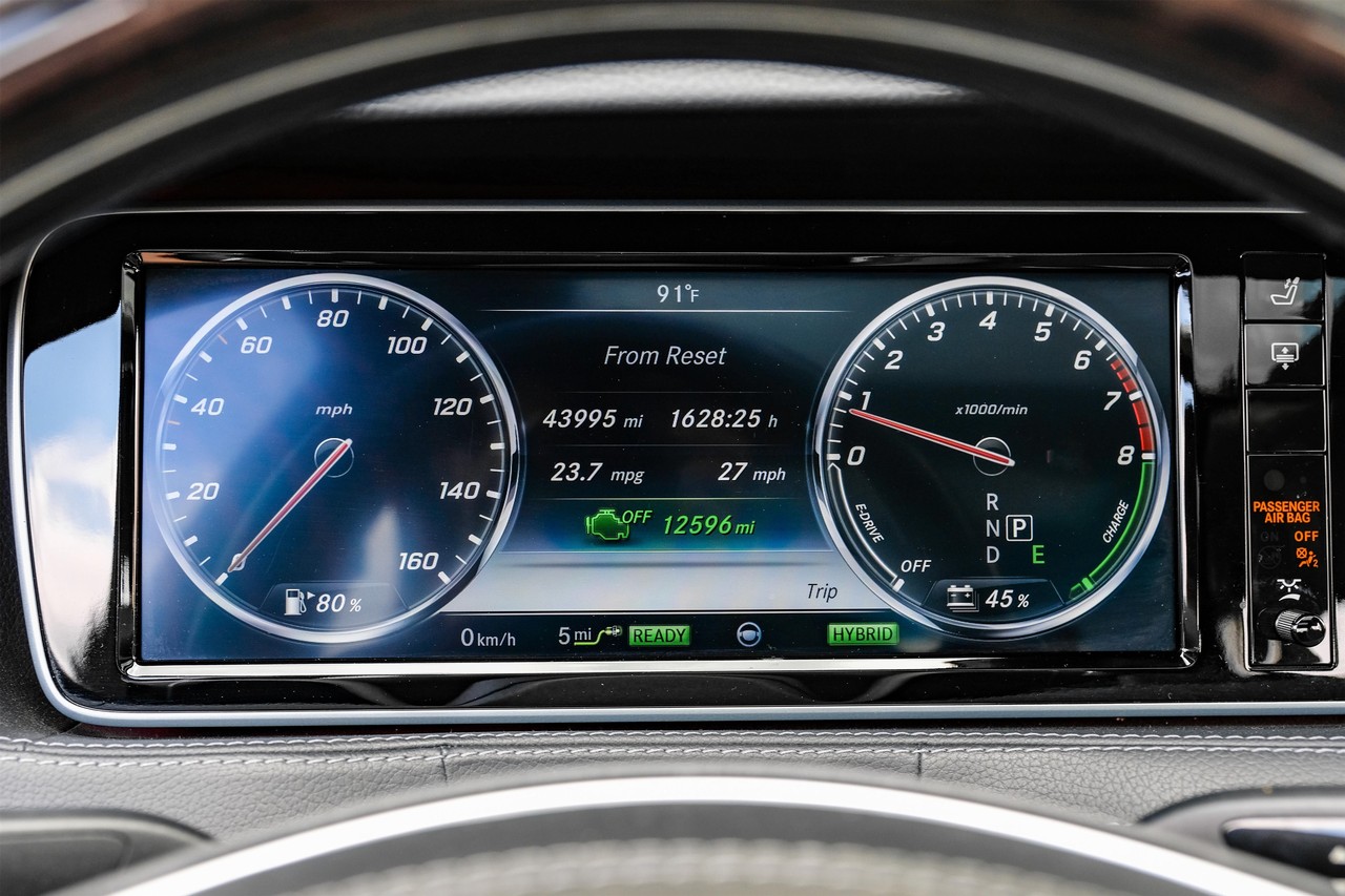 Mercedes-Benz S-Class Vehicle Main Gallery Image 19