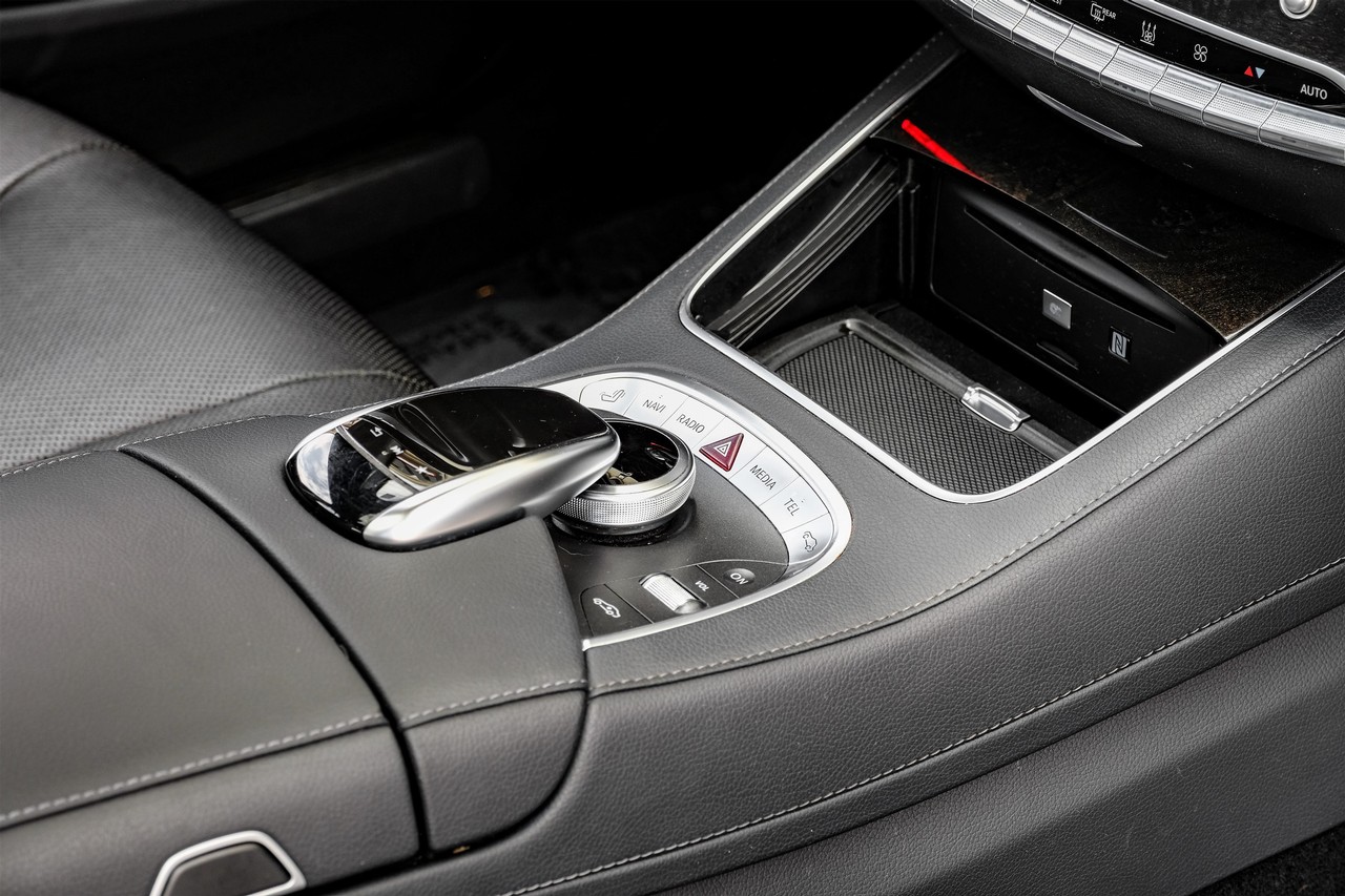Mercedes-Benz S-Class Vehicle Main Gallery Image 23