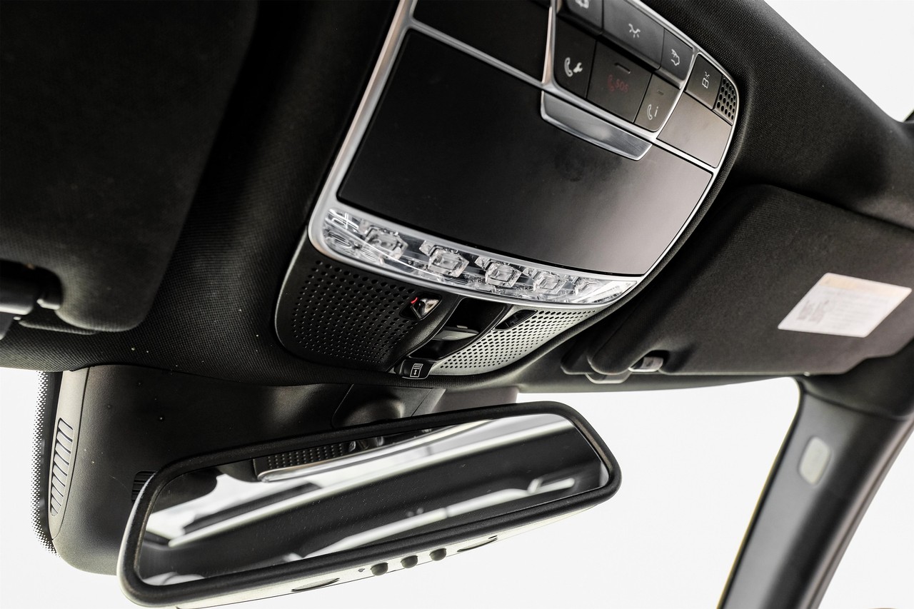 Mercedes-Benz S-Class Vehicle Main Gallery Image 26