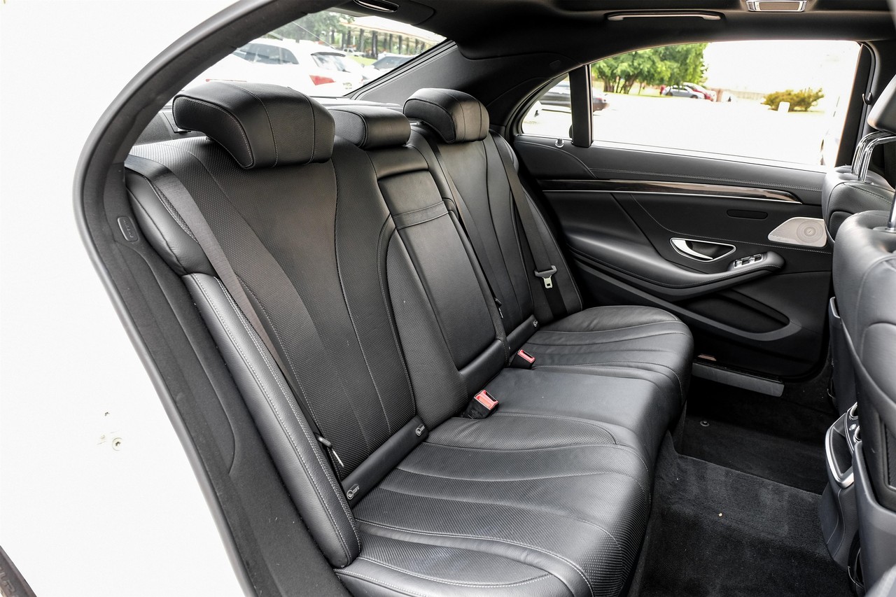 Mercedes-Benz S-Class Vehicle Main Gallery Image 32