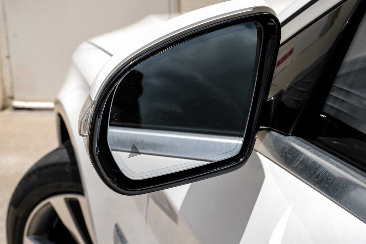 Mercedes-Benz S-Class Vehicle Main Gallery Image 37