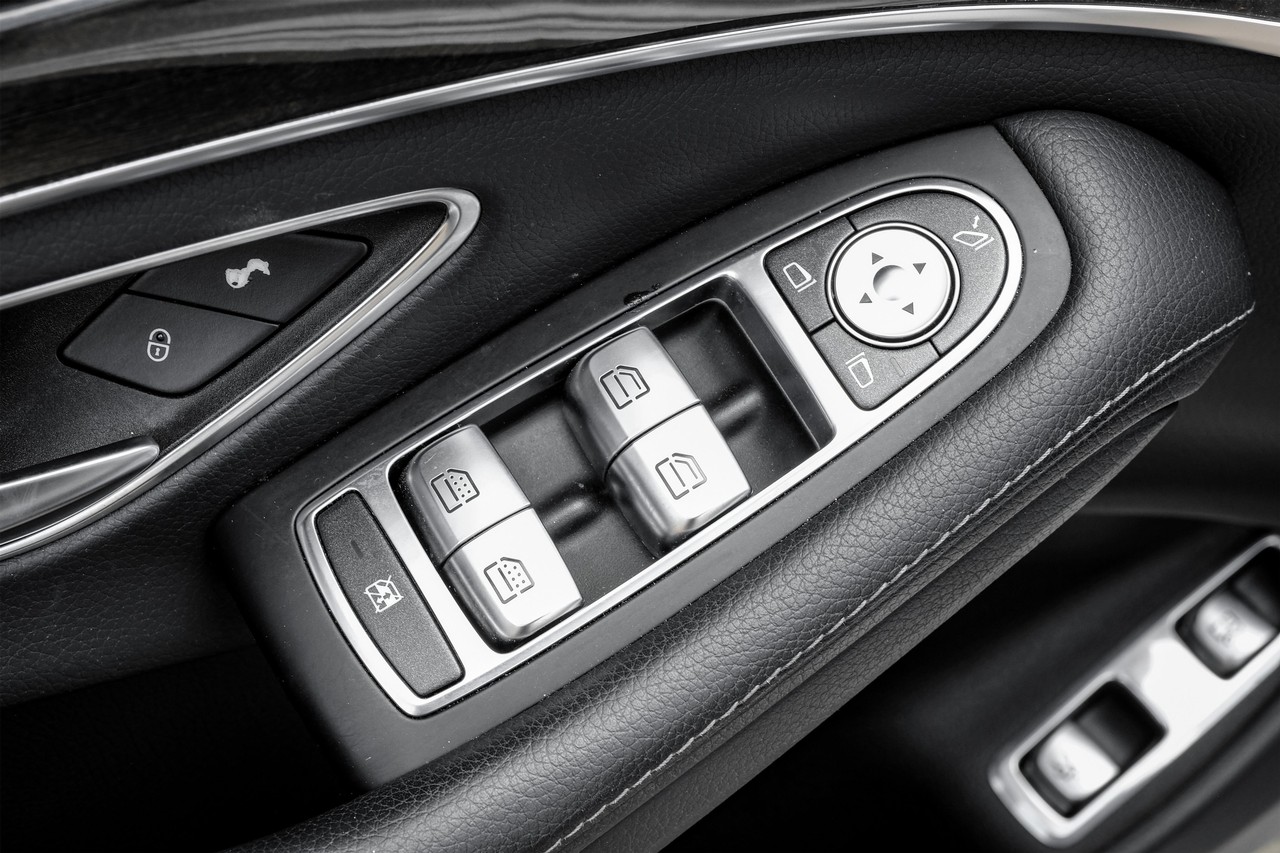 Mercedes-Benz S-Class Vehicle Main Gallery Image 39