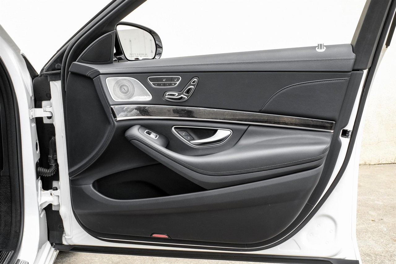 Mercedes-Benz S-Class Vehicle Main Gallery Image 40