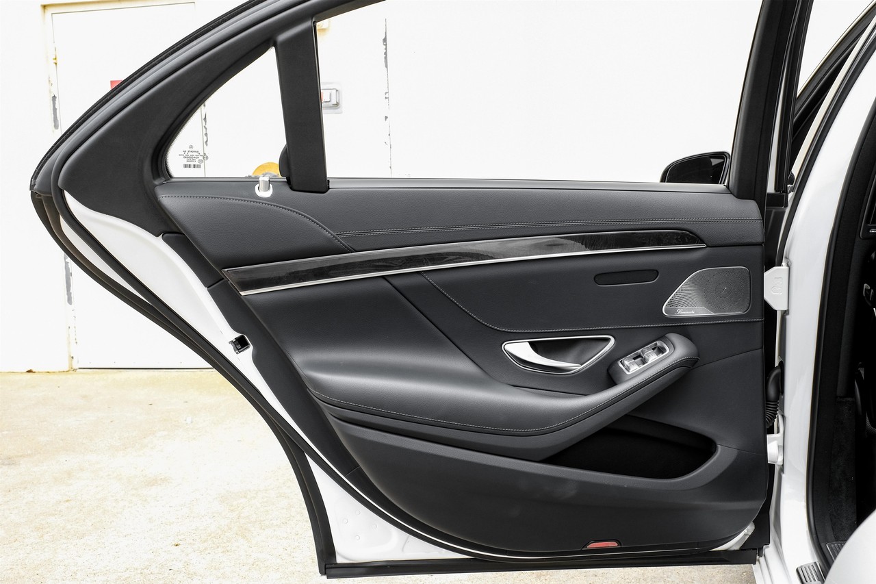 Mercedes-Benz S-Class Vehicle Main Gallery Image 41