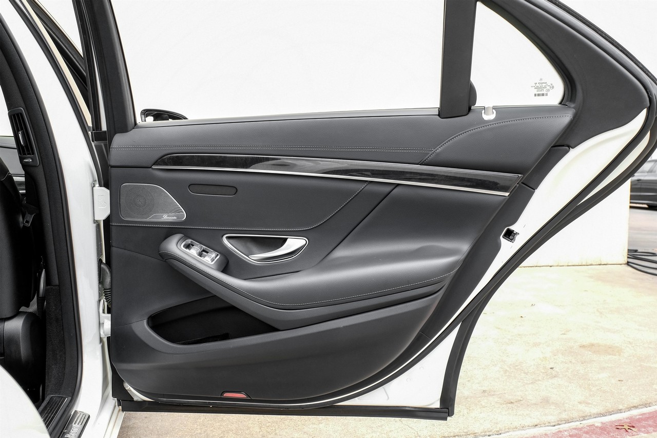 Mercedes-Benz S-Class Vehicle Main Gallery Image 42