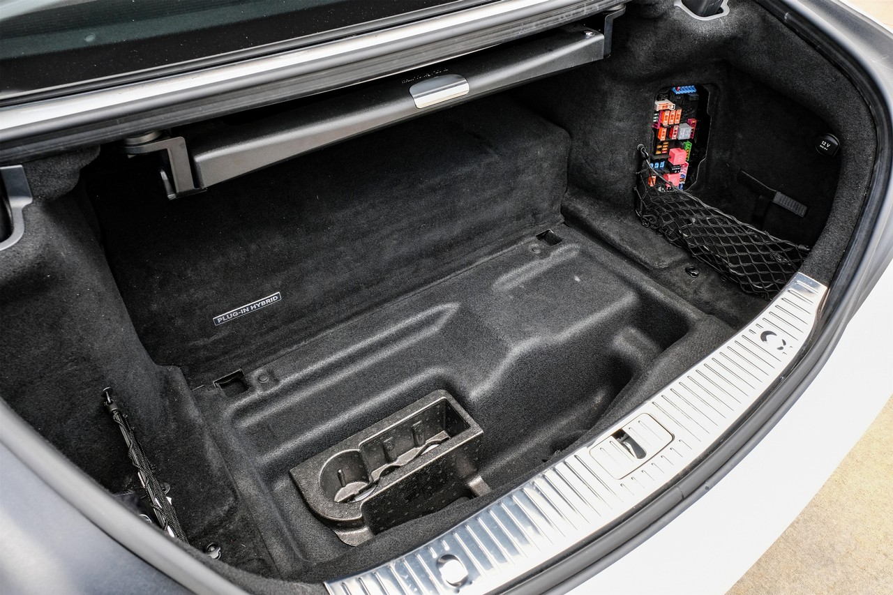 Mercedes-Benz S-Class Vehicle Main Gallery Image 46
