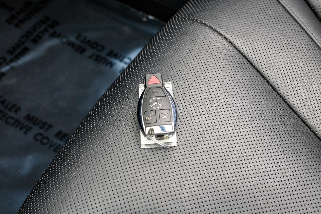 Mercedes-Benz S-Class Vehicle Main Gallery Image 49