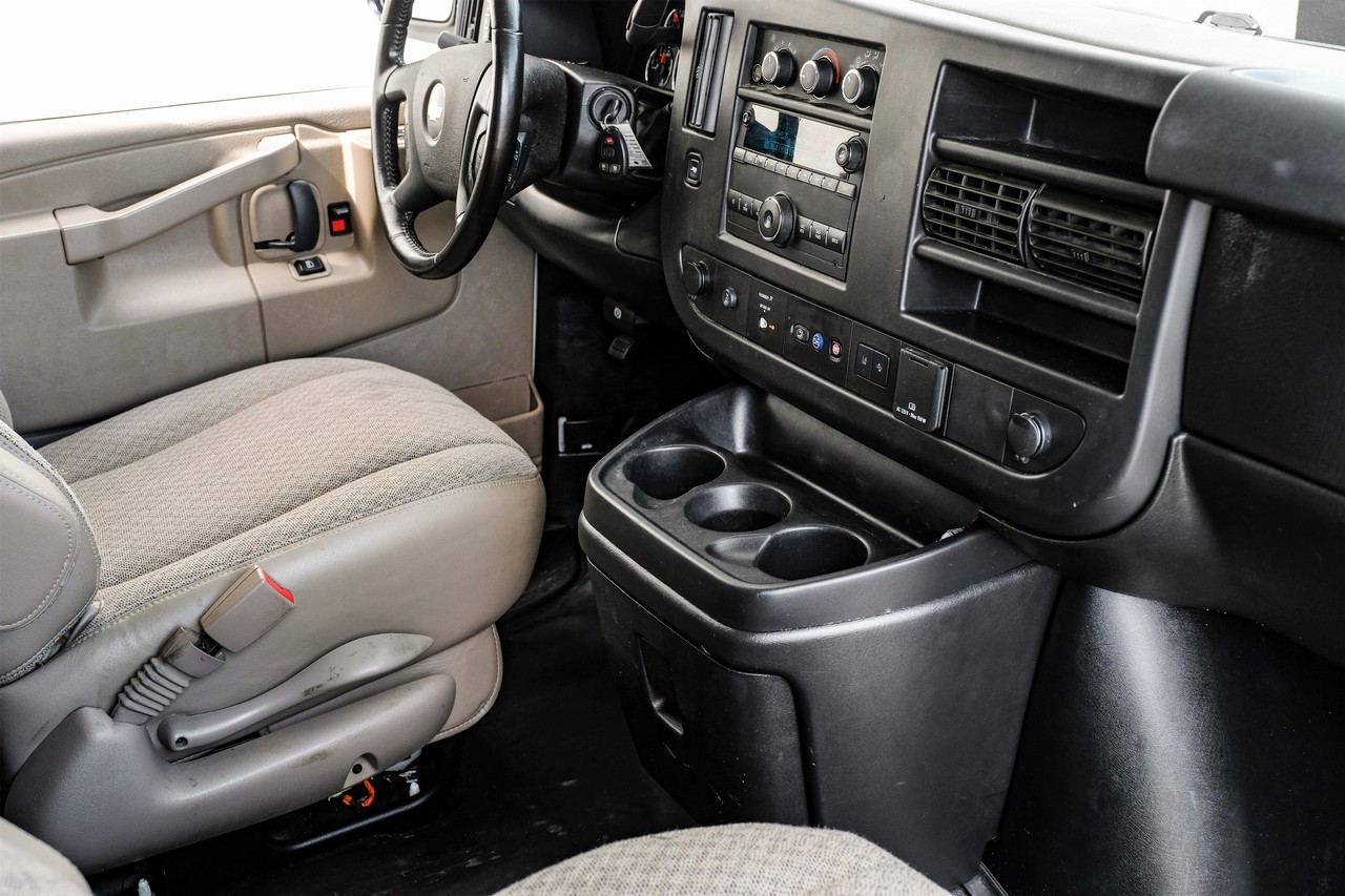 Chevrolet Express Cargo Van Vehicle Main Gallery Image 20