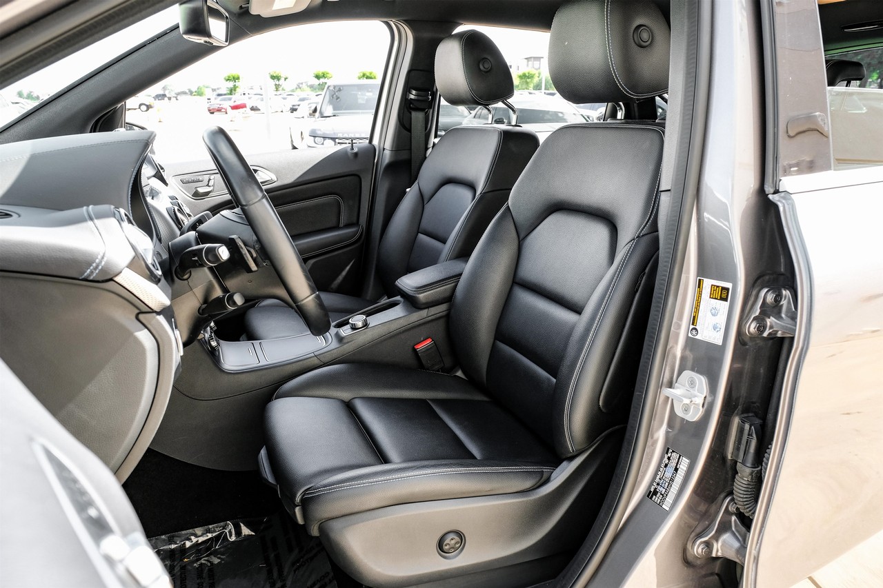 Mercedes-Benz B-Class Vehicle Main Gallery Image 04