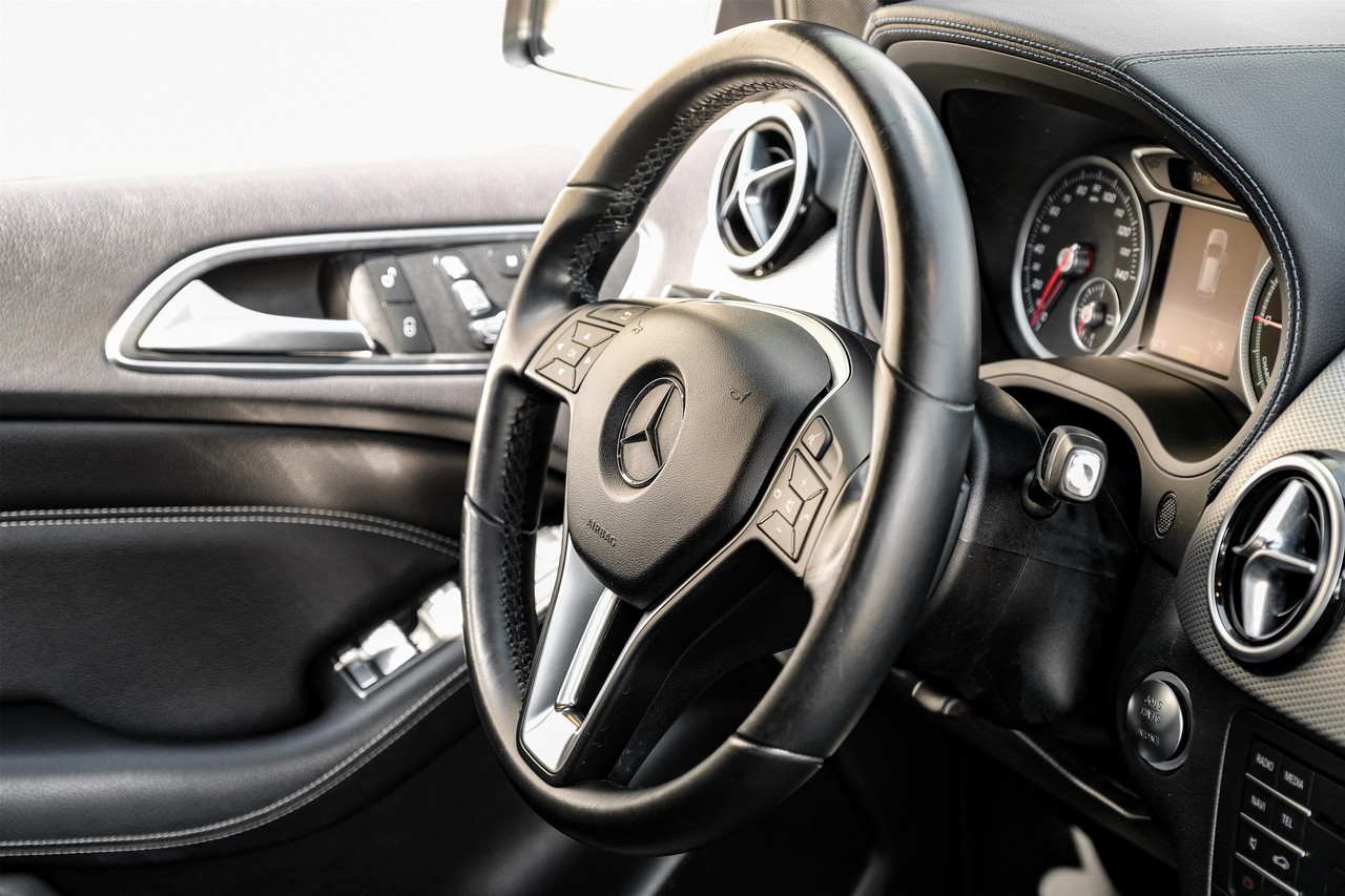Mercedes-Benz B-Class Vehicle Main Gallery Image 13