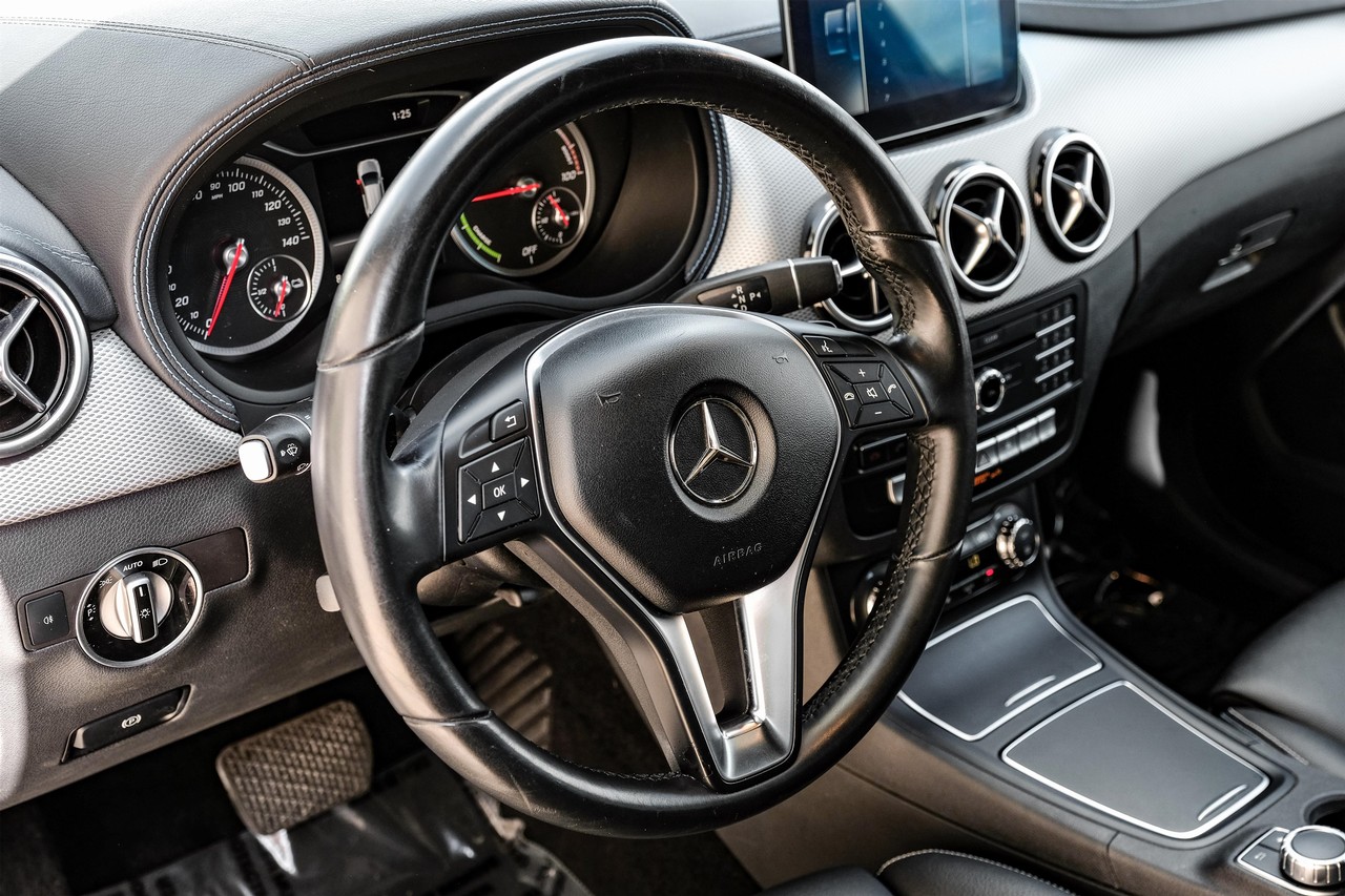 Mercedes-Benz B-Class Vehicle Main Gallery Image 15