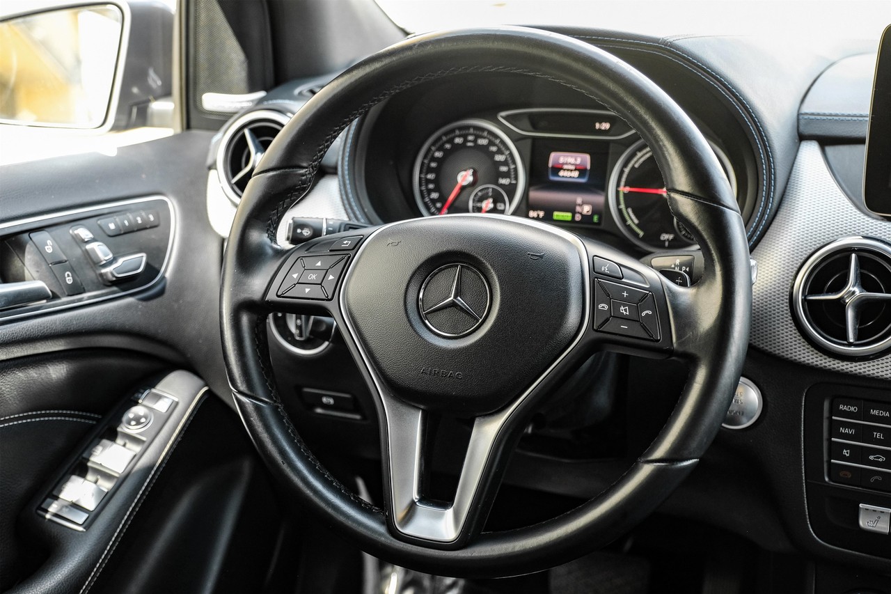 Mercedes-Benz B-Class Vehicle Main Gallery Image 16