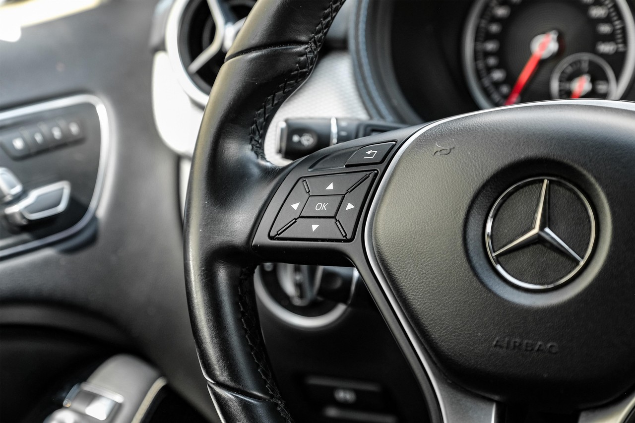 Mercedes-Benz B-Class Vehicle Main Gallery Image 17