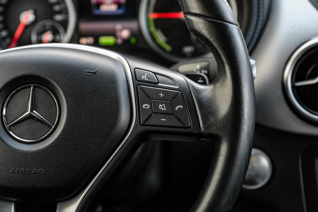 Mercedes-Benz B-Class Vehicle Main Gallery Image 18